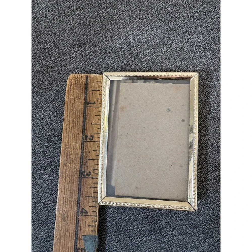 Vintage Gold-Toned Detailed Metal‎ Picture Frame  2.5x 3.5